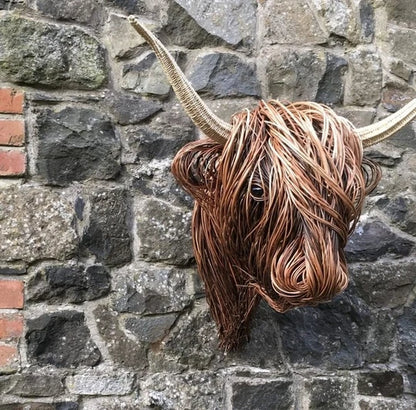 1 wall-mounted cow head sculpture